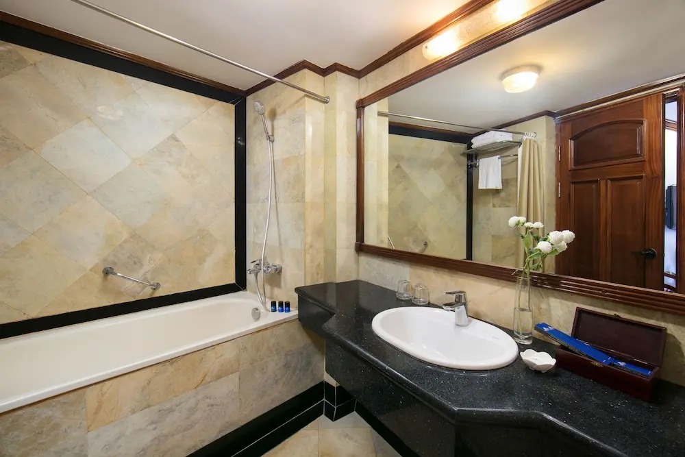 هتل تین تای